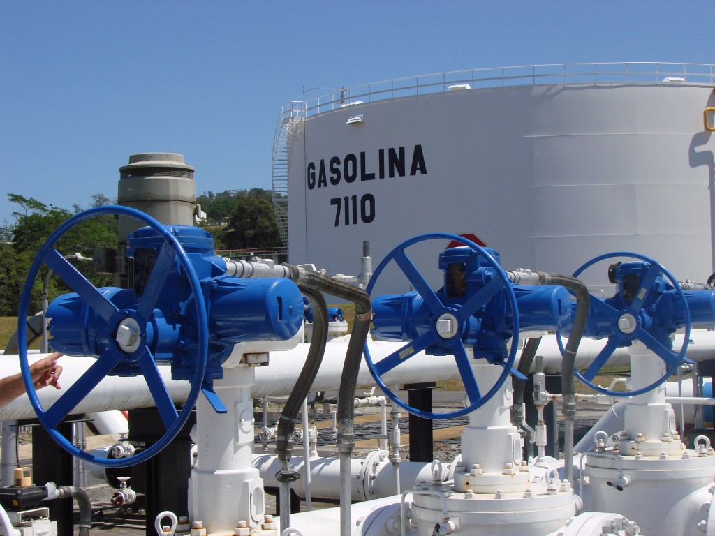 refineria tanques de gasoliona