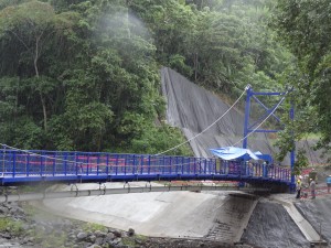 puente sobre el Río Izarco