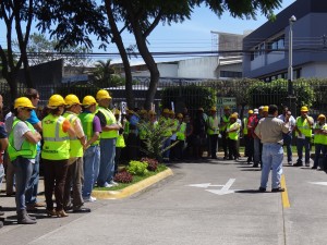 zona de seguridad en parqueo norte del edificio