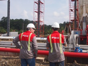 Obras de construcción en plantel refinería