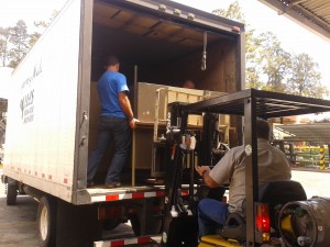 Entrega de equipo en Plantel El Alto al camión de carga que lo transporta