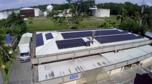 Toma aérea de paneles solares