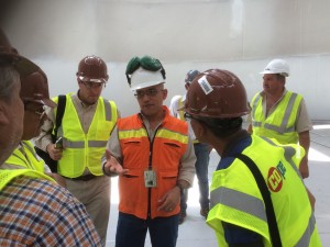 Prensa visita interior del tanque