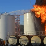 Incendio en depósito de petróleo