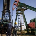 Trabajadores en campo petrolero