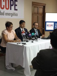 Ministro de Trabajo acompaña presidenta de RECOPE