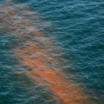 DERRAME DE COMBUSTIBLE EN EL MAR