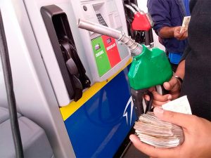 Precio de la gasolina comienza a subir rápidamente