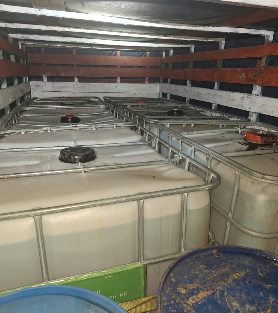 Tanquetas y estañones de diésel decomisados en Cartago