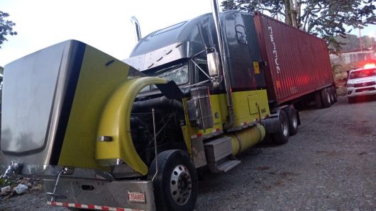 Delincuentes camuflan tanque combustible en camión