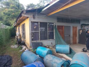 Estañones de combustible decomisado en Limón.